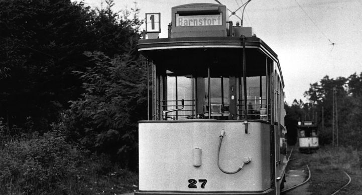 Wagen der Linie 27 an der Endhaltestelle Rennbahnallee (©RSAG)