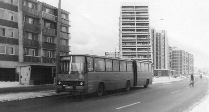 Bus 374 des Typs Ikarus 280 um 1979 in Evershagen (©Rostocker Nahverkehrsfreunde)