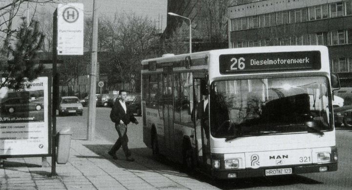 MAN-Niederflurbus 1995 am Puschkinplatz (©Hendrik Völschow) 