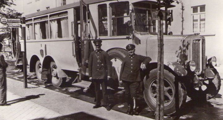 Eröffnung der ersten Buslinie mit Büssing-Omnibussen (©Nahverkehr Rostock)