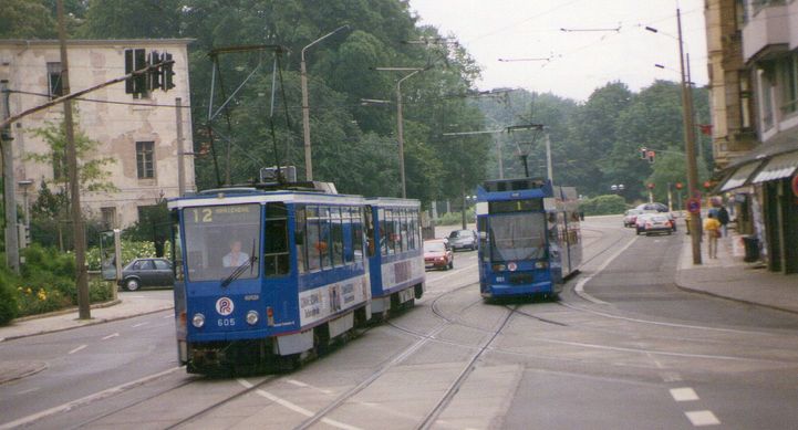 Wagen 605 und 651 am Doberaner Platz um 1996 (©Rostocker Nahverkehrsfreunde)